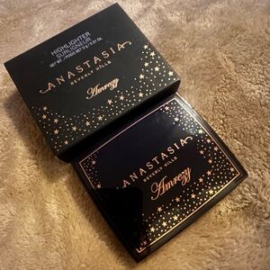 Anastasia Beverly Hills Illuminator in Shimmering Gold